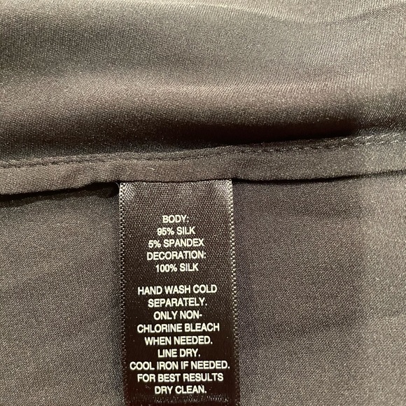 Ruffle Silk sleeveless blouse - Picture 3 of 10